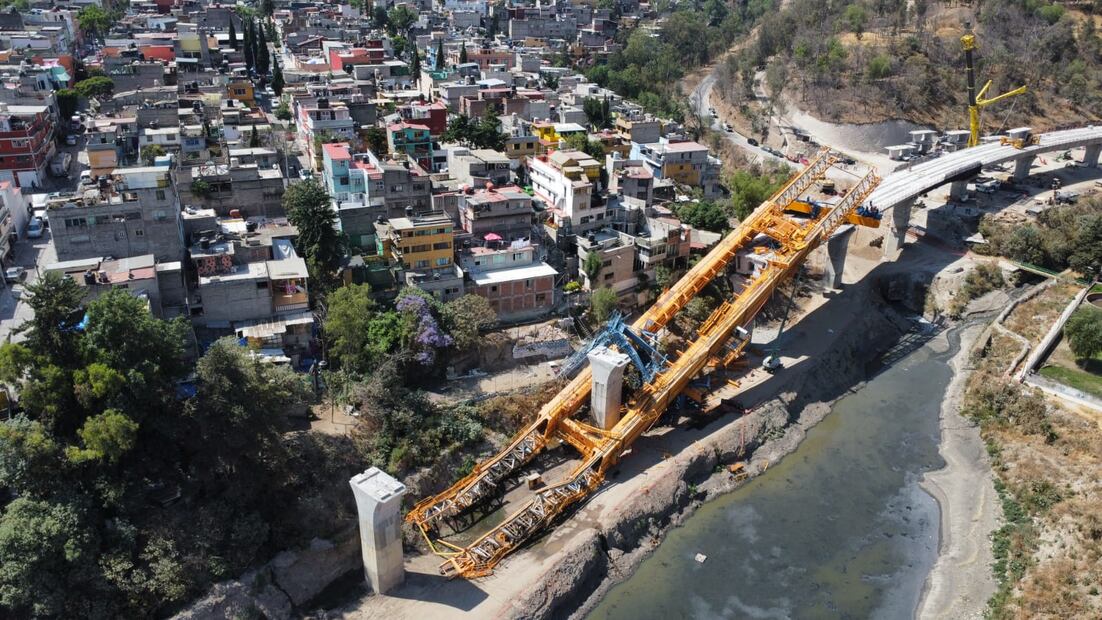 Lanzadora de dovelas en las obras del Tren Interurbano. Foto: Diego Prado