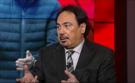 Hugo Sánchez levanta la mano para dirigir a la Selección Mexicana o al Cruz Azul