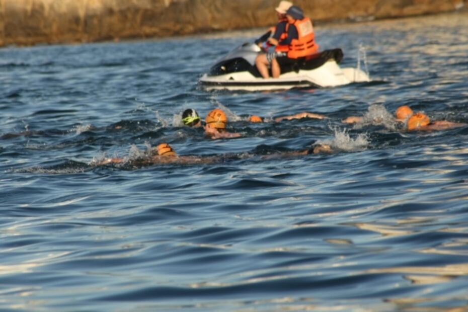 Nadadores se ponen a prueba en Acapulco