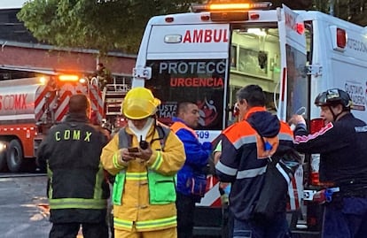 3 bomberos resultan heridos tras incendio en almacén del IMSS de la GAM; reportan que ya fue controlado