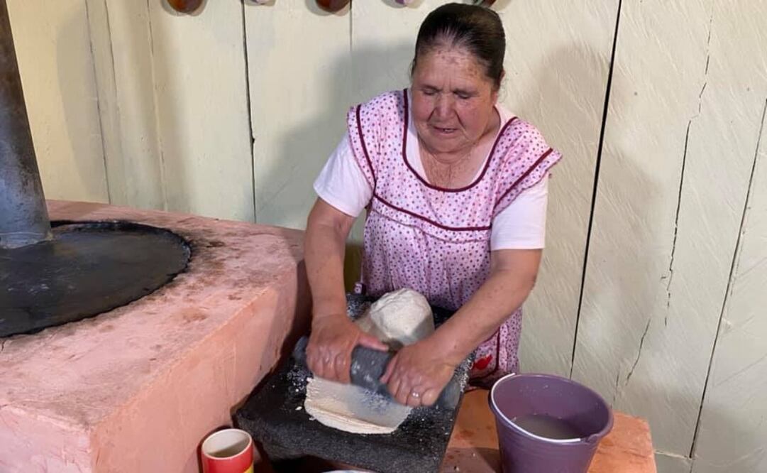 Doña Ángela se ha convertido en una reconocida chef de YouTube. Imagen: Facebook "De mi rancho a tu cocina"