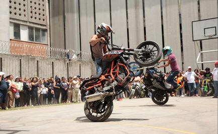 Presentan espectáculo de motocross en Santa Martha