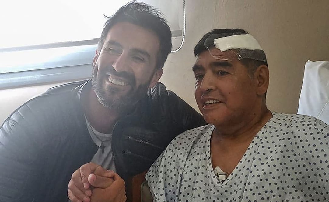 Maradona y su doctor personal. FOTO: AGENCIAS