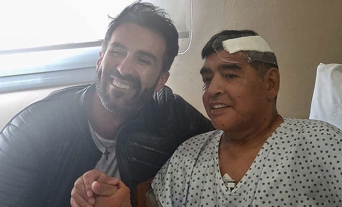 Maradona y su doctor personal. FOTO: AGENCIAS