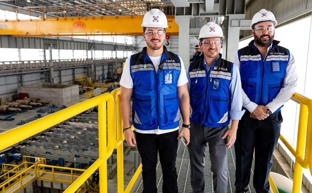 Samuel García, gobernador de Nuevo León durante su visita en la planta de la empresa FRISA en el municipio de García (27/05/2025). Foto: Especial