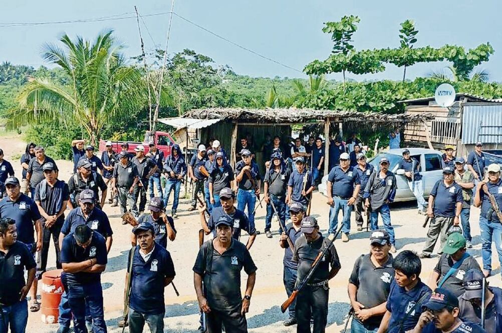 Colaboración. La Guardia Comunitaria de Santa María Ostula, lista para enfrentar acciones del crimen organizado.