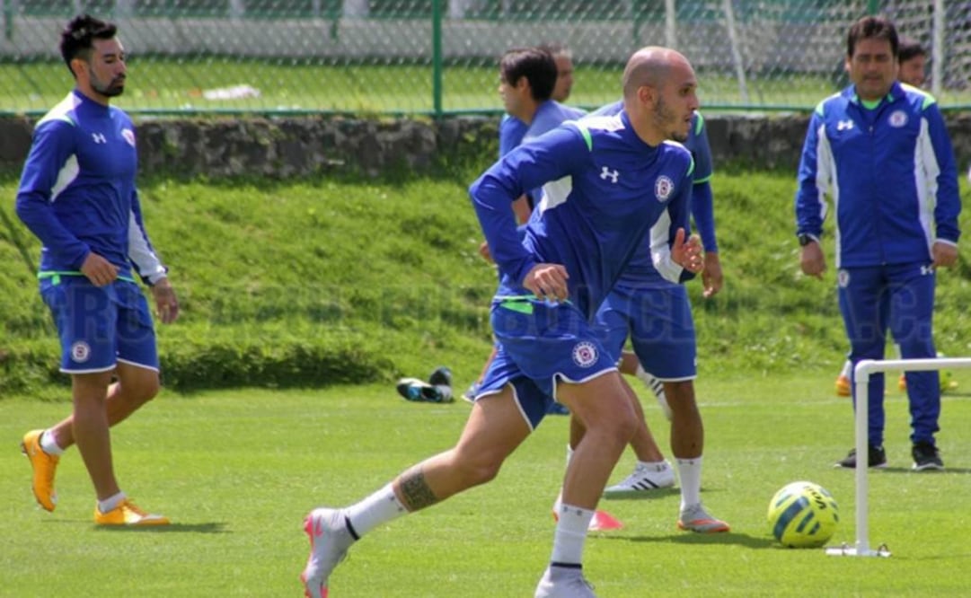 Santos y Rojas durante un entrenamiento. Tomada de: cruzazulfc.com