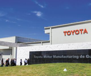 Por la pandemia, Toyota ajusta meta de comercialización