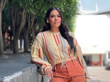 El look de Galilea Montijo con fabulosas botas por encima de las rodillas