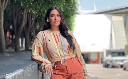 El look de Galilea Montijo con fabulosas botas por encima de las rodillas