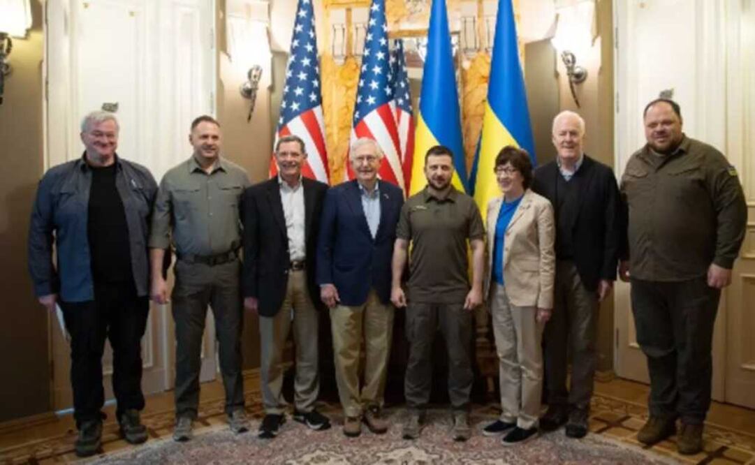 El presidente de Ucrania, Volodimir Zelenski, con el líder republicano en el Senado, Mitch McConnell. Foto: Europa Press
