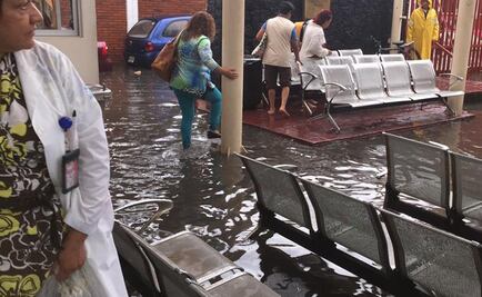 Por lluvias, se inunda Hospital de Ticomán