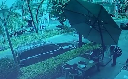 Video. Asaltan restaurante en Lomas de Chapultepec y víctima les responde a balazos