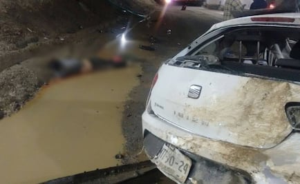 Muere al volcar su auto en Periférico Norte