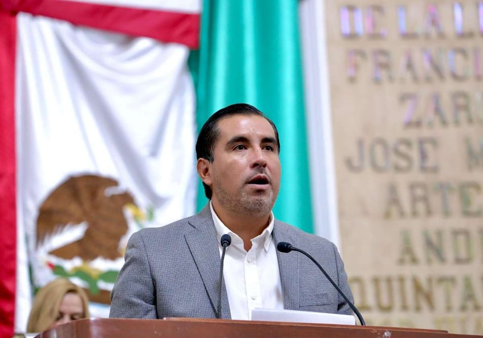 "Basta ya: cuando el Metro falla, alguien tiene que responder. El usuario cumple pagando; el Metro debe cumplir funcionando", mencionó el diputado panista, Mario Sánchez. Foto: Especial