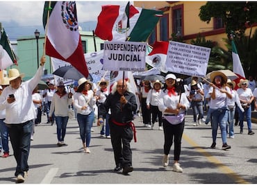 Al grito de “traidores”, trabajadores del Poder Judicial condenan a diputados de Oaxaca por aprobar Reforma