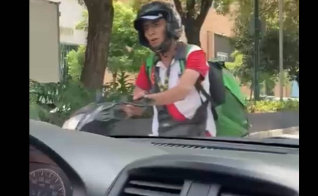 Foto: Captura de pantalla/ Momento en que el repartidor agrede a la mujer en Polanco