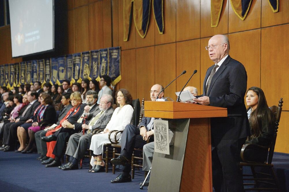 Durante su participación en la ceremonia de bienvenida a los alumnos para el ciclo escolar 2015-2016, el rector José Narro mencionó que este encuentro es una más de sus despedidas y que se va satisfecho de haber terminado su encomienda (ESPECIAL)
