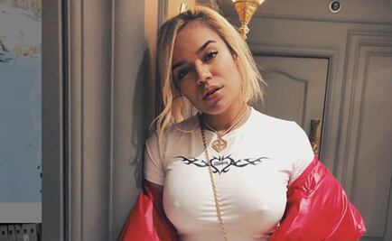 Karol G sorprende con foto semidesnuda en la cama