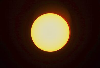 Usar gafas de sol para ver eclipse ocasionaría ceguera irreversible: especialista