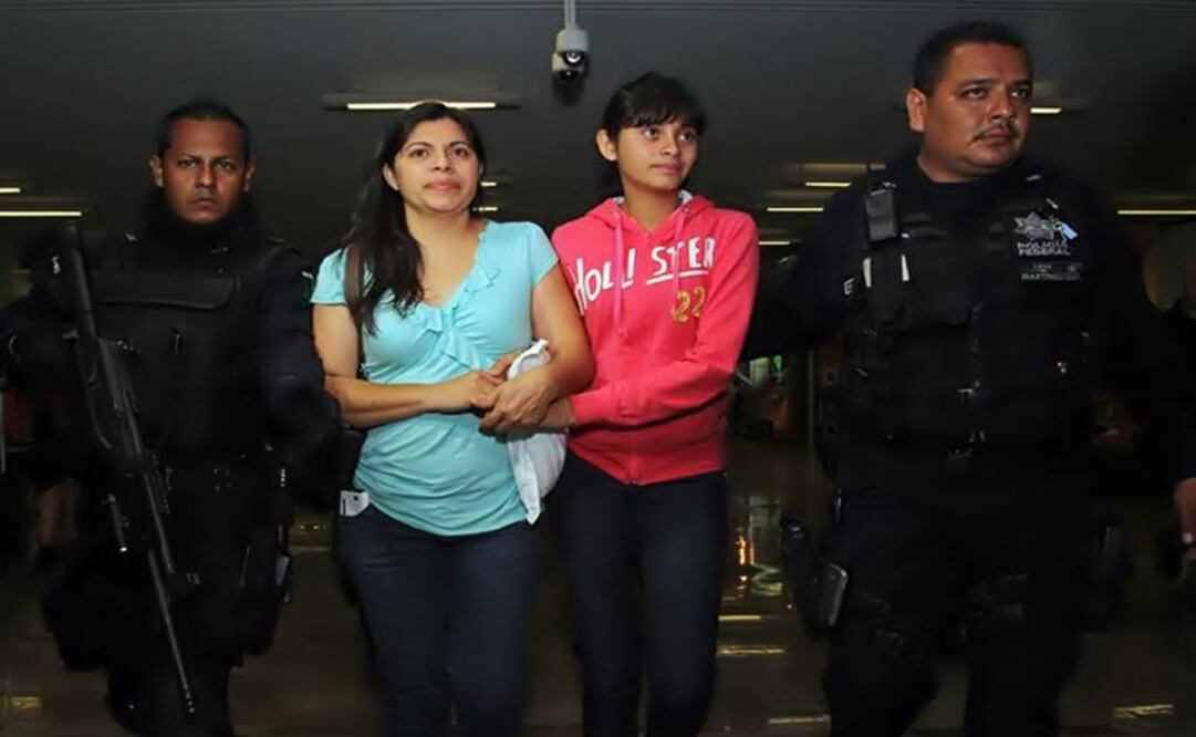 Alondra Díaz García and her mother Dorotea García are on the way to a new life in Texas. (Photo: AP )