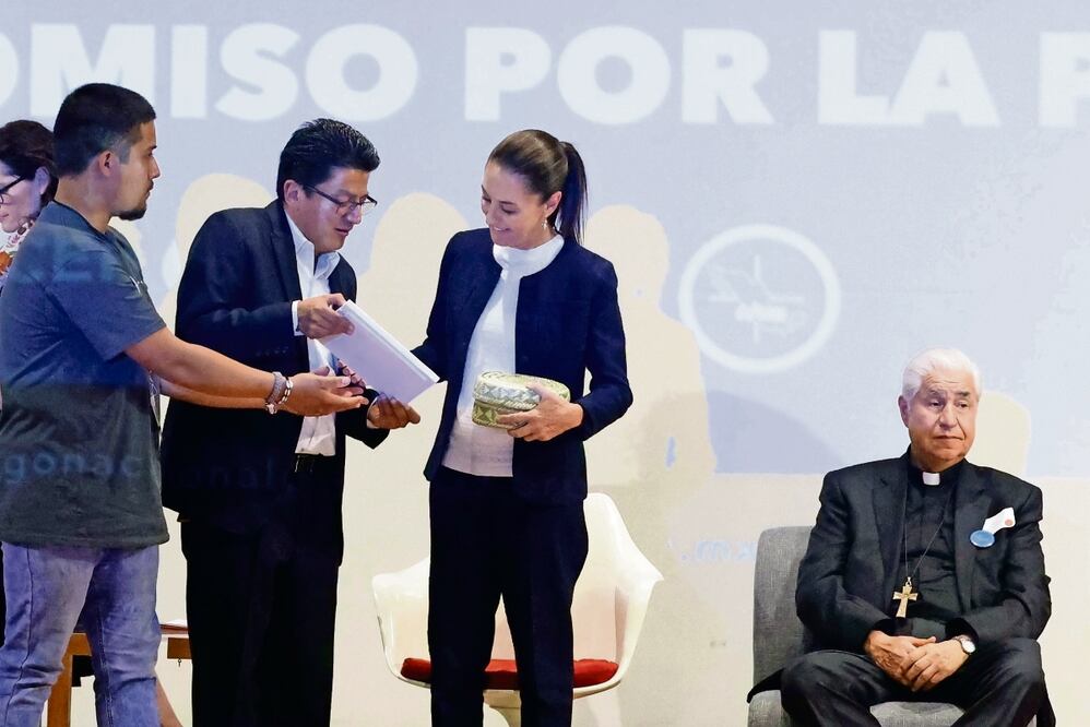 Claudia Sheinbaum Pardo, candidata de Morena, PT y PVEM, pidió que a la firma del documento Compromiso por la Paz se anexara el texto denominado: Sigamos dialogando: Coincidencias y diferencias con el documento Compromiso por la Paz. Foto: Fernanda Rojas / EL UNIVERSAL