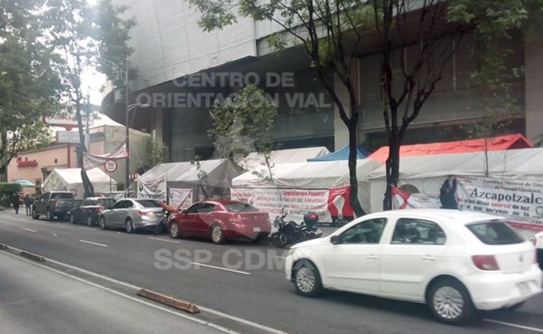 Los manifestantes sólo dejaron libre el carril confinado del Metrobús. Foto: Twitter @OVIALCDMX 