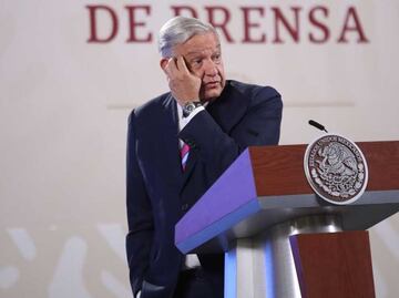 Tumban la mañanera en YouTube por derechos de autor; AMLO pidió canción de Bad Bunny y Grupo Frontera