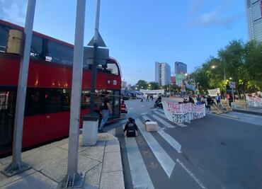 Se cumplen 40 horas del bloqueo de Normalistas en Reforma e Insurgentes; exigen justicia por estudiante asesinado