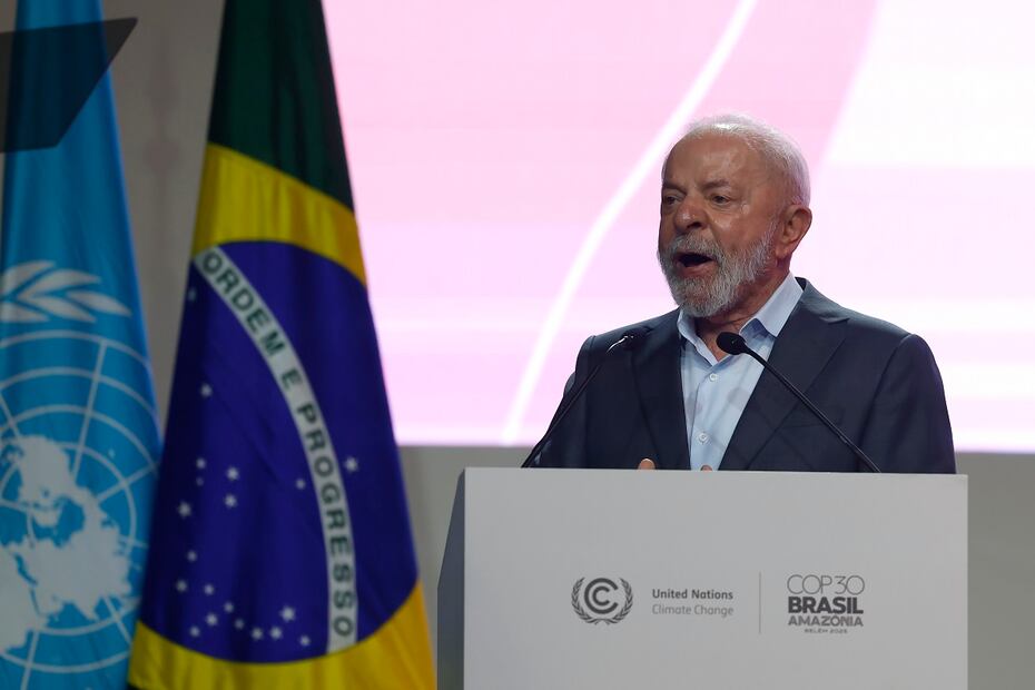 El presidente de Brasil, Luiz Inácio Lula da Silva, habla durante el inicio de conferencias de la COP30 este lunes, en Belém. FOTO: ANTONIO LACERDA. EFE