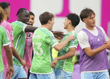 Obed Vargas recibió un puñetazo por parte de Sergio Busquets; Luis Suárez también quiso agredirlo