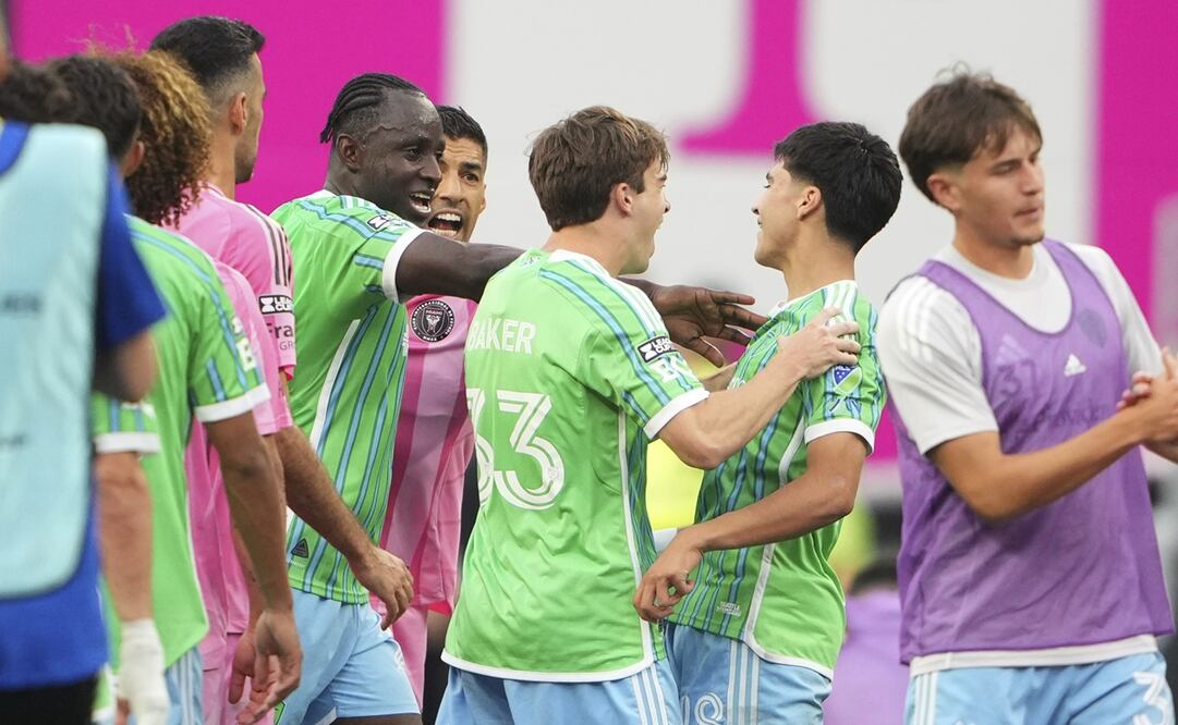 Obed Vargas recibió un puñetazo por parte de Sergio Busquets / Foto: AP