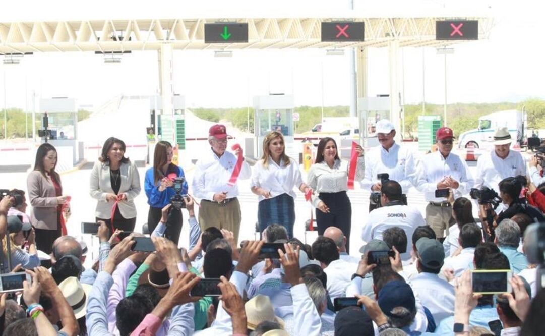 El titular de la SCT, Javier Jiménez Espriú acompañado por la gobernadora de Sonora, Claudia Pavlovich en la puesta en marcha del libramiento carretero Hermosillo (Tomada de Twitter @JimenezEspriu)