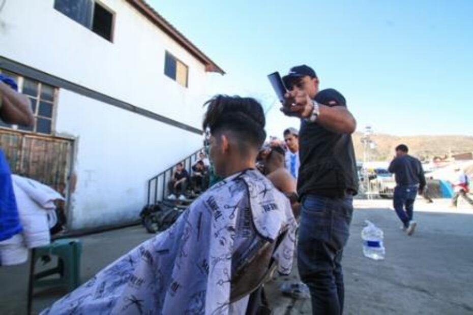 Daniel, el barbero de los migrantes de "El Barretal"