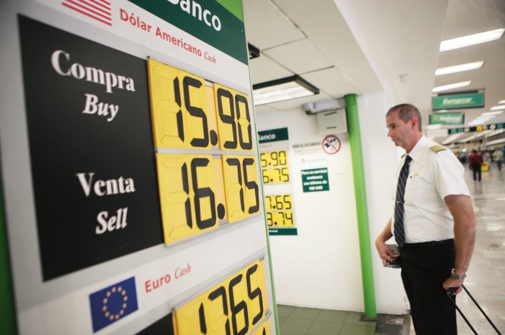 El presidente del IMCP, Leobardo Brizuela, dijo que el entorno de depreciación del tipo de cambio es el momento apropiado para buscar estimular el regreso de los capitales y darles una salida fiscal (IVÁN STEPHENS. EL UNIVERSAL)