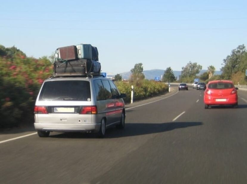 Las consecuencias de sobrecargar tu auto al salir de vacaciones