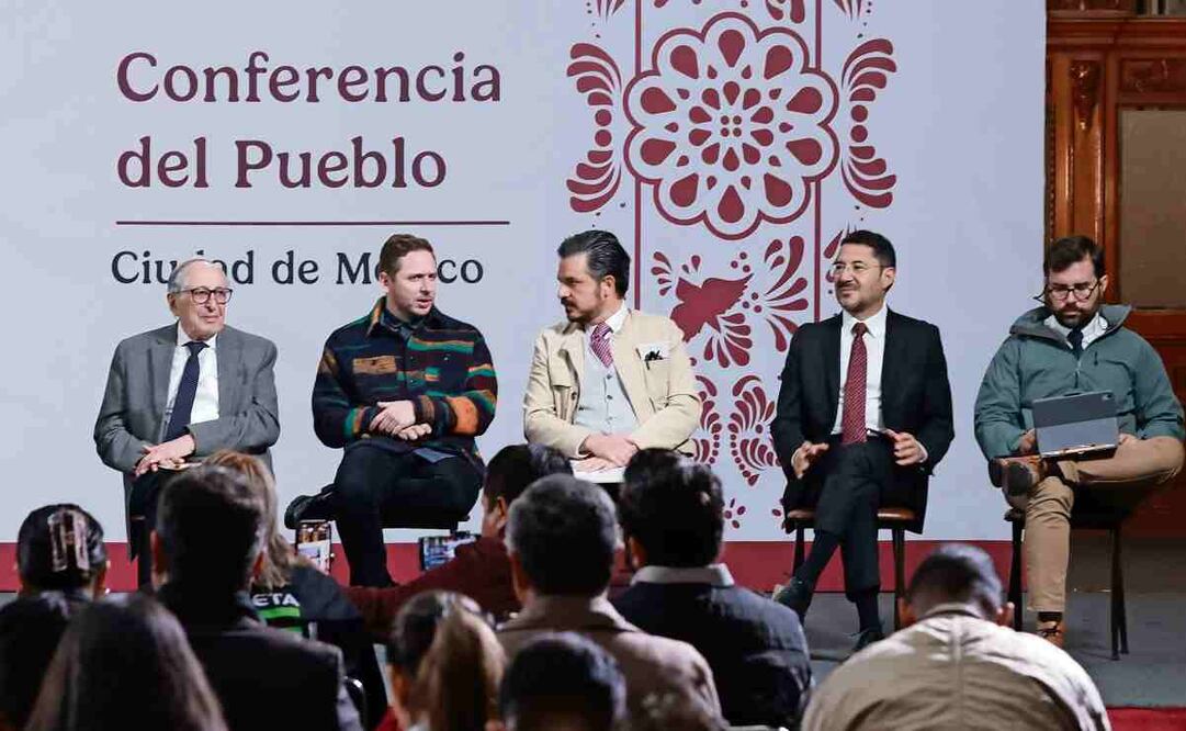 Eduardo Clark, subsecretario de Integración y Desarrollo de la Secretaría de Salud (segundo de izq. a der.) adelantó sanciones contra las farmacéuticas que no entregan medicinas. Foto: Fernanda Rojas / EL UNIVERSAL