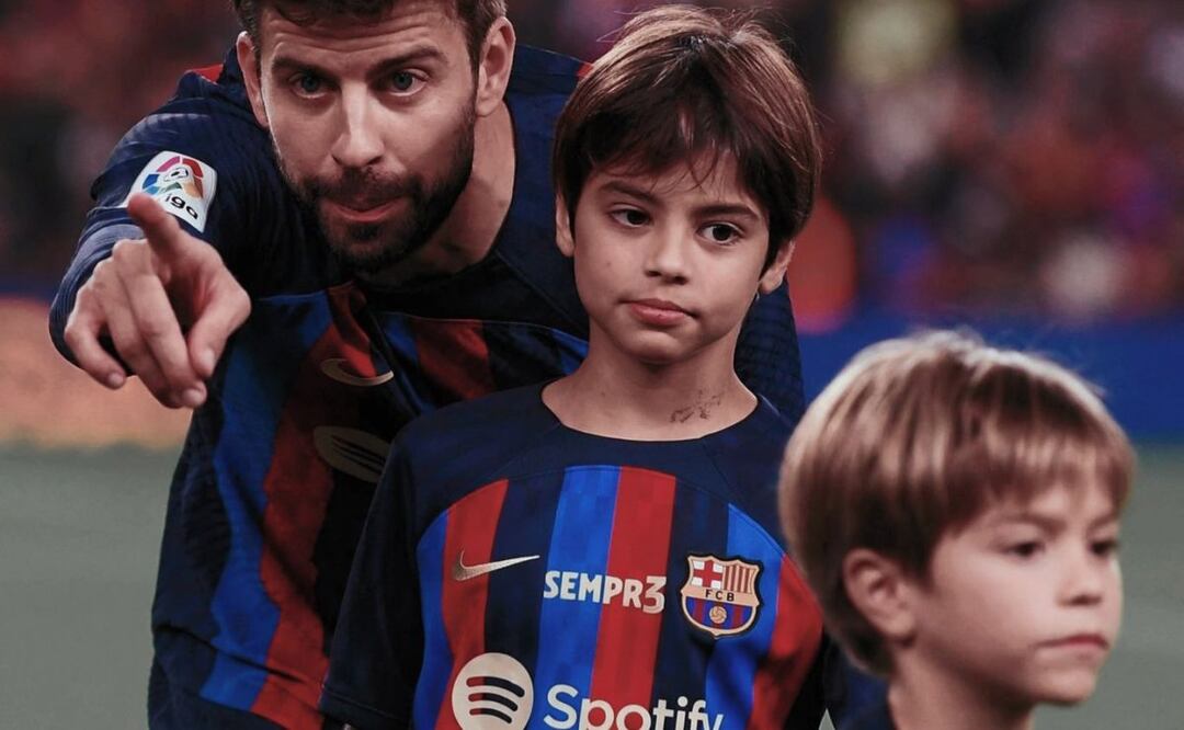 Gerard Piqué junto a Milan y Sasha. Foto: Twitter @MeninaCule