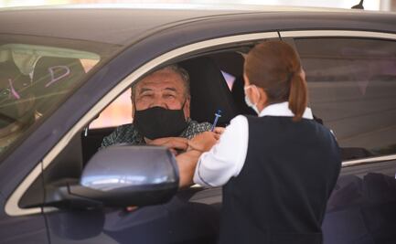 “Hasta me traje 'lonche'”: con largas filas, adultos mayores de Tamaulipas esperan recibir vacuna antiCovid