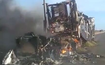 Hombres armados incendian tráiler de aceitunas en Caborca, Sonora