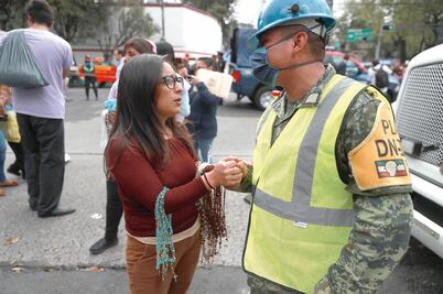 La ciudad entierra a sus muertos entre dolor 