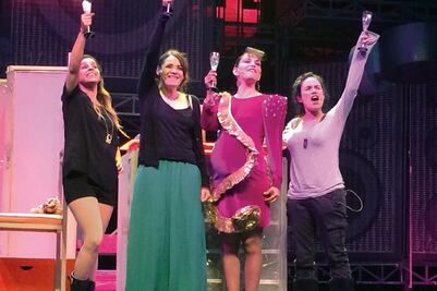 Gloria Aura se protege con ángeles, en teatro