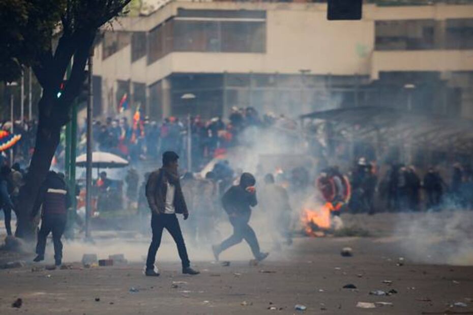 Policía impide acceso a presidenta del Senado de Bolivia al Parlamento