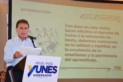 Yunes Linares lanza plan educativo