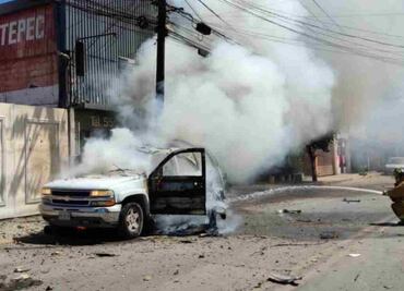 VIDEO: Explota camioneta cargada de pirotecnia en Tultepec