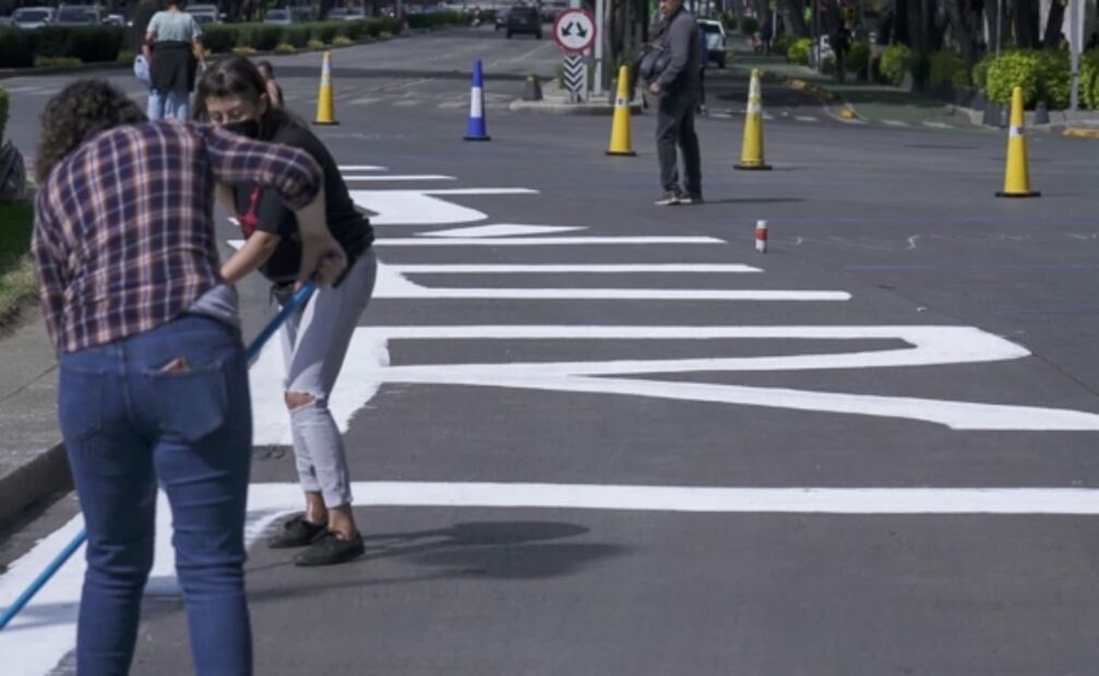 “Fue el ejército”: con pinta en Reforma familiares de desaparecidos piden alto a la militarización en México