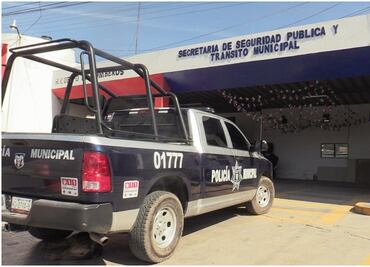 Joven da a luz en baños de Central de Autobuses de Tula, Hidalgo; policías la auxilian en el parto