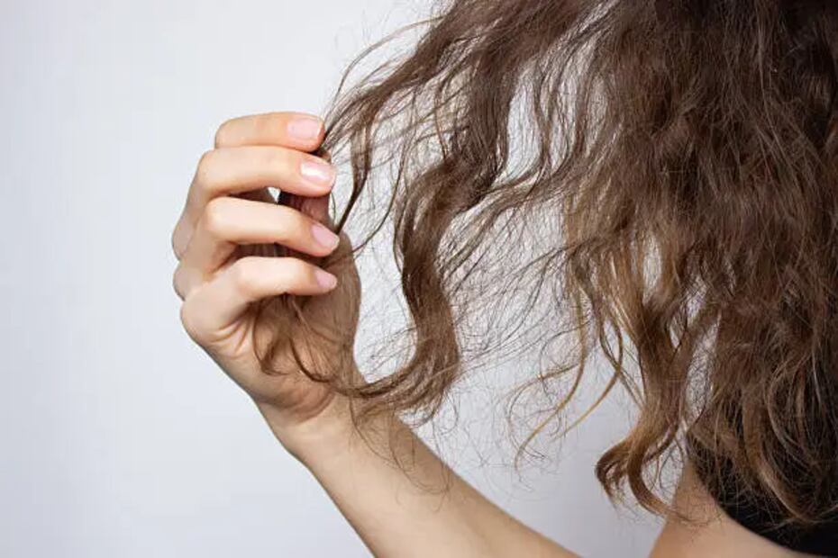 Si tu cabello es seco, está decolorado o tienes dermatitis en el cuero cabelludo, no uses este spray. Foto: Unsplash