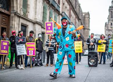 Hacen circo y maroma para que los dejen trabajar