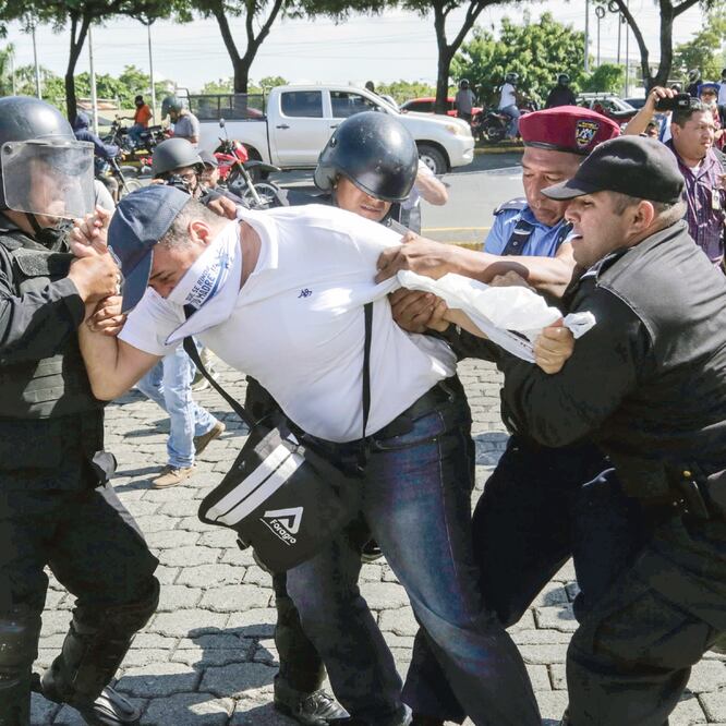 Enfrentamiento. La policía de Nicaragua dijo que los detenidos serán remitidos a las autoridades y enjuiciados. (INTI OCON. AFP)